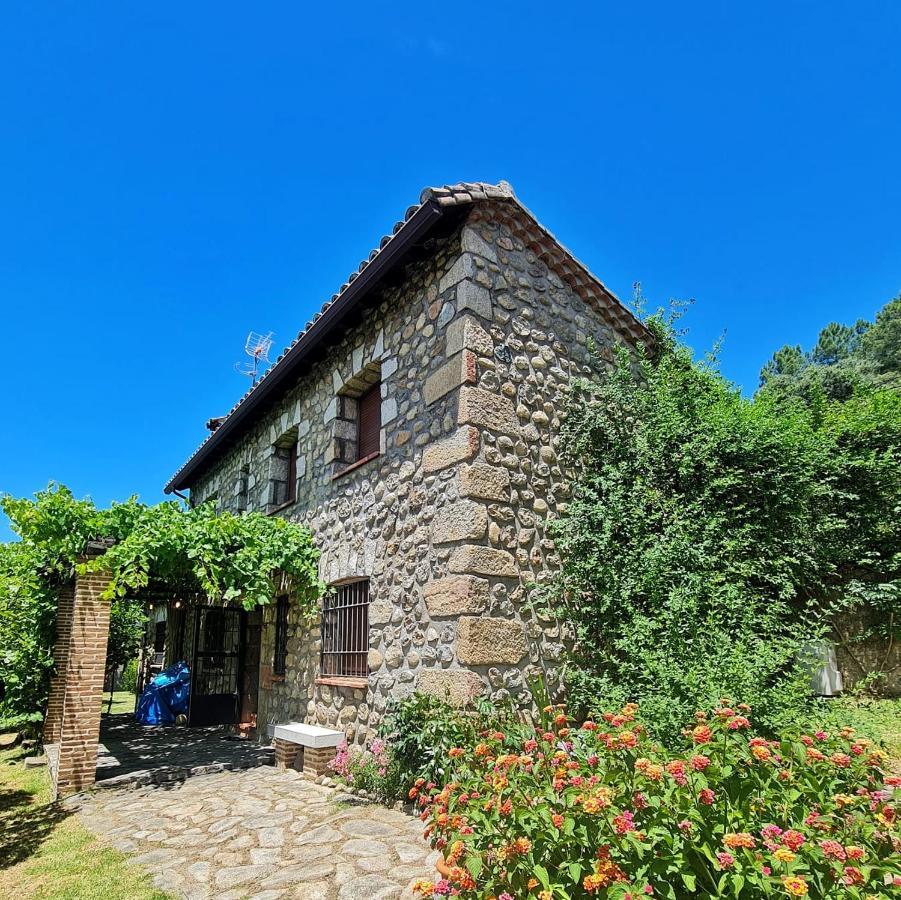 Casa Rural En Candeleda Con Piscina Y Un Maravilloso Jardin Zewnętrze zdjęcie